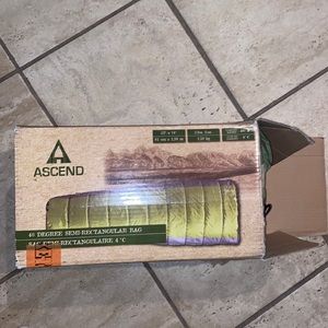 NIB - Ascend 40 degree semi - rectangular sleeping bag